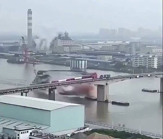 5 min ago Bridge Destroyed… See Moree